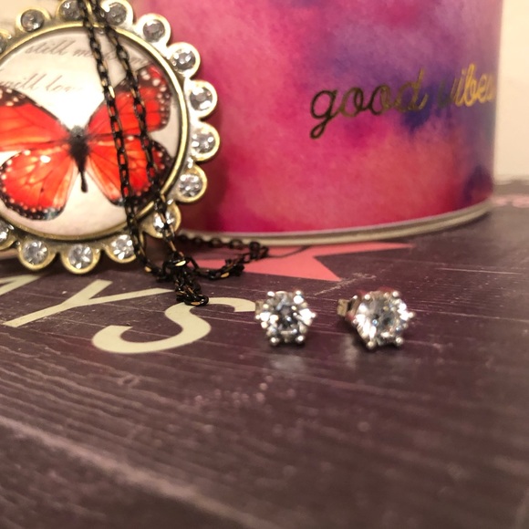 ☀️1CT each Cubic Zirconia Six Prong Studs☀️ - Picture 4 of 6